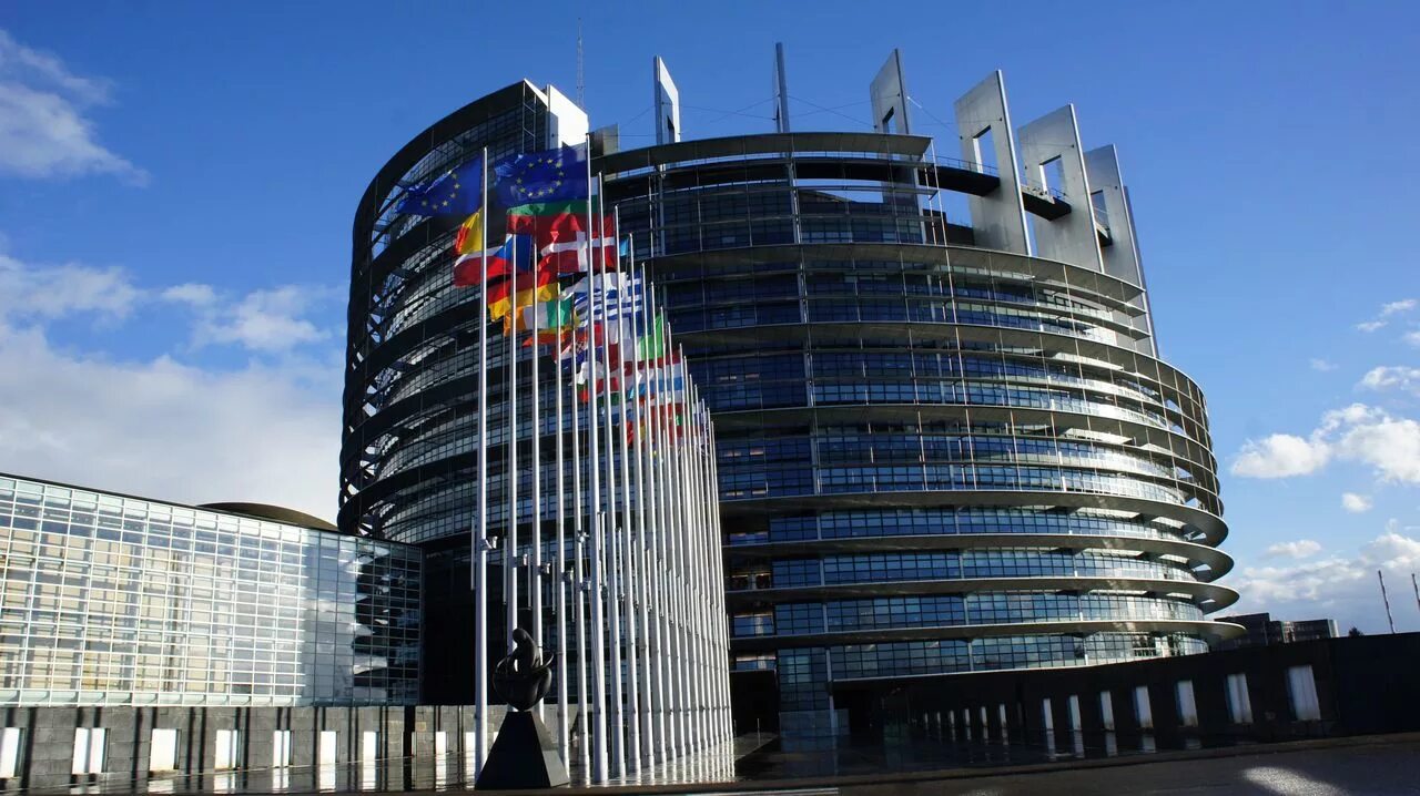 Здание европейского парламента в Страсбурге. Здание Евросоюза в Страсбурге. Здание Европарламента в Брюсселе. Европейский парламент (Страсбург, Франция).