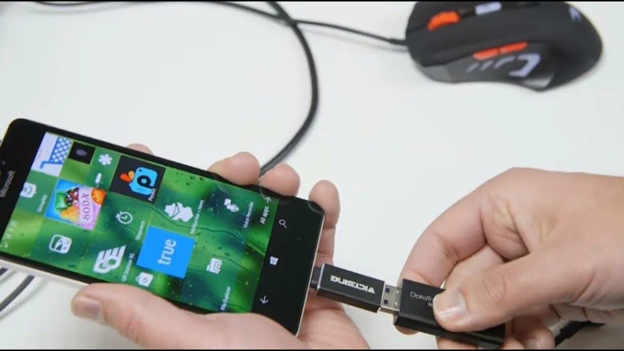 Открыть телефоне usb. Подключить смартфон к флешку через юсб переходник. Как флешку подключить к телефону андроид. USB флешка для смартфона. Подключить флешку к смартфону андроид.