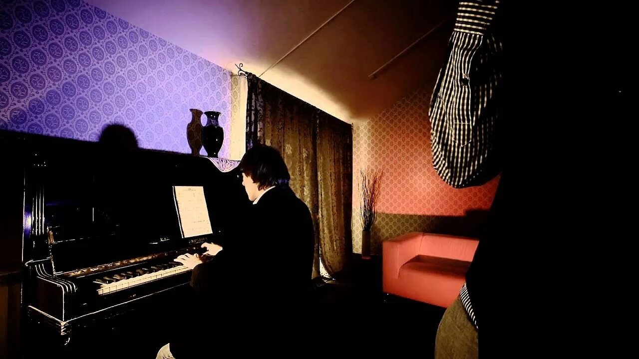 Глубинная мизансцена в кино примеры. Глубинная мизансцена в кино. Гражданин кейн глубинная мизансцена. Глубинная мизансцена в кино. Глубинная мизансцена.