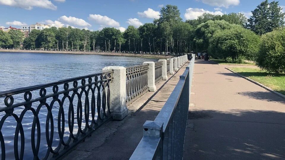 Набережная реки Выборг. Ограда на набережной Выборг. Забор на набережной Выборга. Новая набережная Выборг. Чача выборг