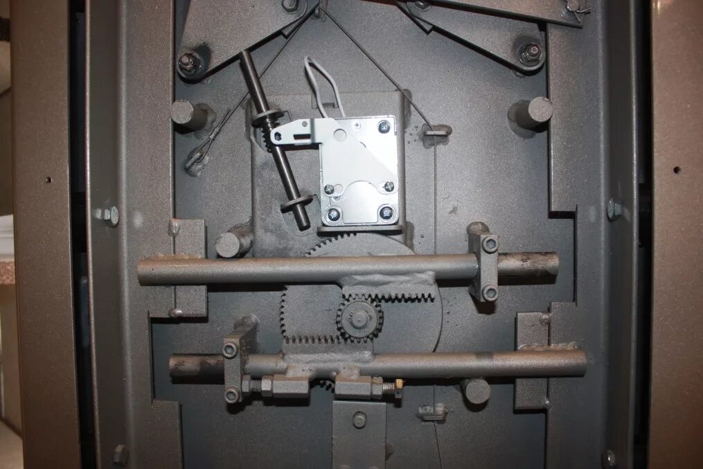 замок мебельный drawer lock. запирание замка. замок врезной зенит зв4д (шо-25). ригельная система запирания для шкафов. запирание замка.