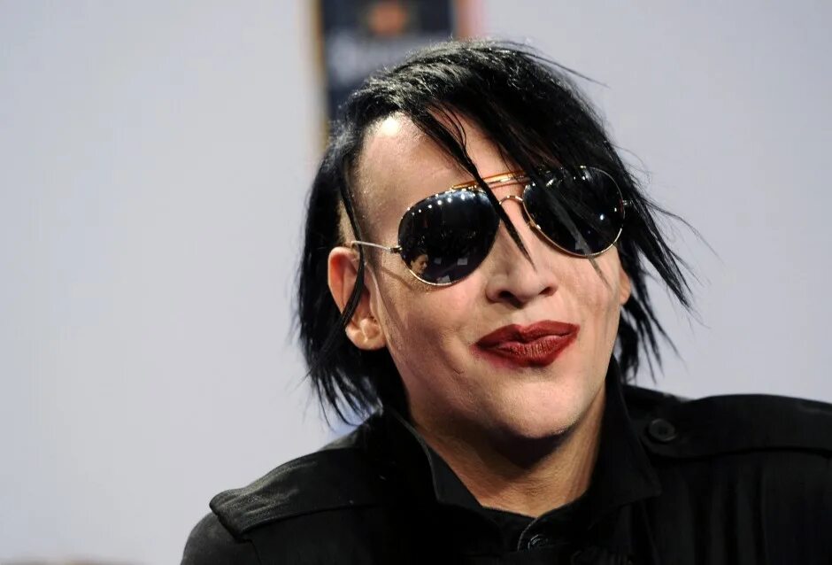 Мэрилин мэнсон сейчас. Мэрилин мэнсон. marilyn manson 2012. мэрилин мэнсон улыбка. улыбающийся мэрилин мэнсон.