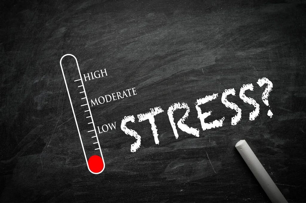 стресс на черном фоне. страх. бизнесмен хватается за голову. психоз. Types of stress.