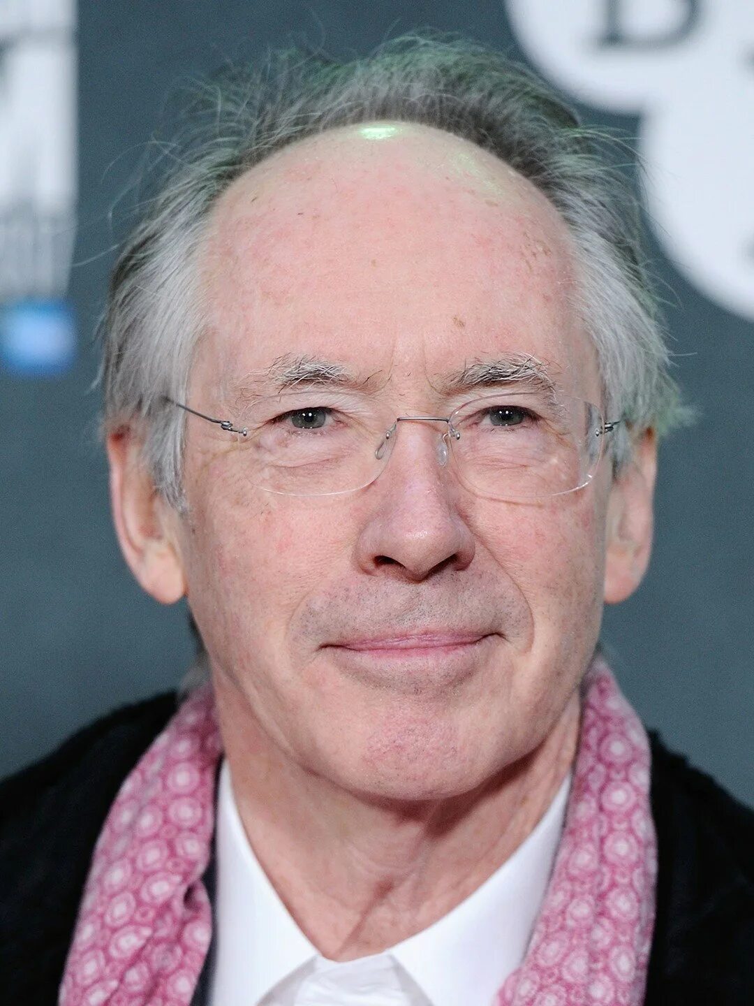 Иэн макьюэн "искупление". Ian mcewan. Иэн расселл макьюэн. Иэн макьюэн британский писатель. Ian mcewan.