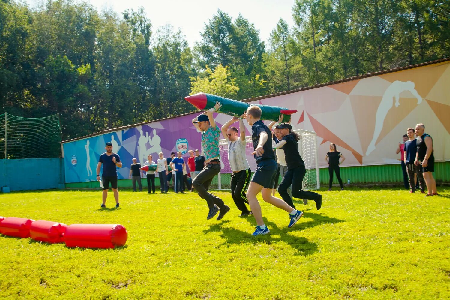 спортивно развлекательное мероприятие. эстафета тимбилдинг. творческие развлечения для детей. спортивные развлечения для детей. эстафеты для детей на улице летом.