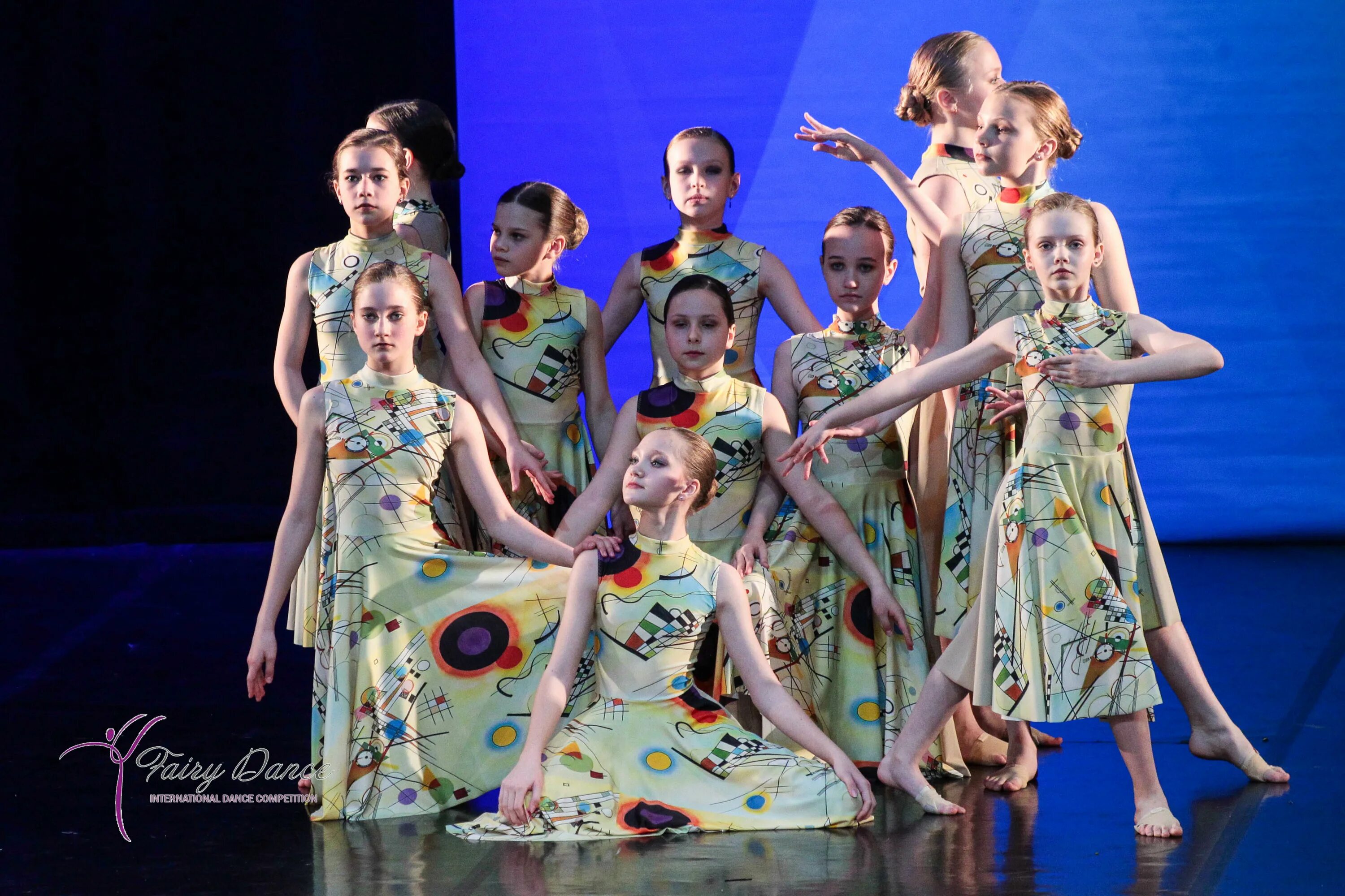 Фиерия или феерия это. Парикмахерская сухой лог феерия. Фон фейерверк. Валберис петарды. Фиерия или феерия это.