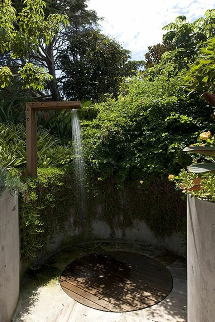 Garden shower. Душевая на даче. Garden shower. В летнем душе. В летнем душе.
