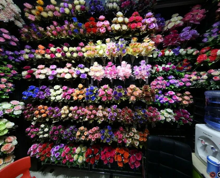 магазин елок. букет опт новосибирск. оптовый цветочный магазин. стеллаж для искусственных цветов. магазин искусственных елок.