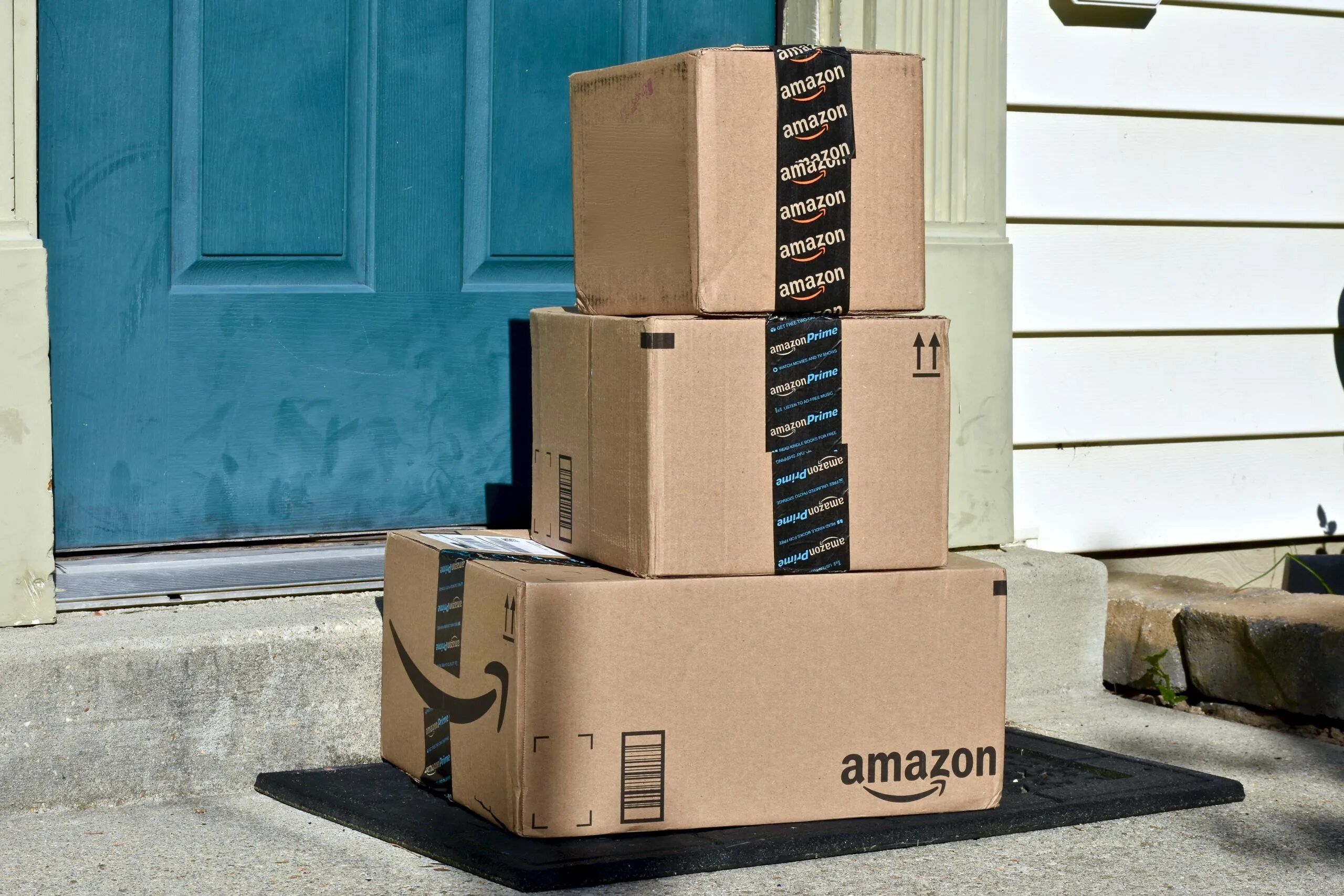 Упаковка Амазон. Коробка Amazon. Амазон посылка. Упаковка доставки Амазон.