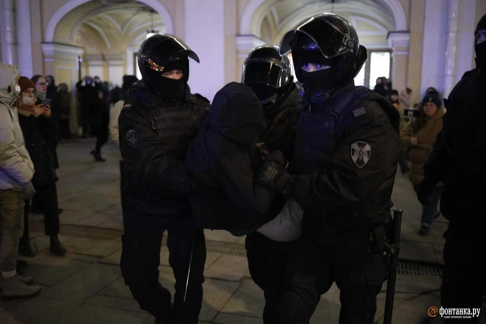 Митинг в СПБ. Фонтанка протесты в СПБ. Задержанные на митинге в СПБ. Миру мир арест