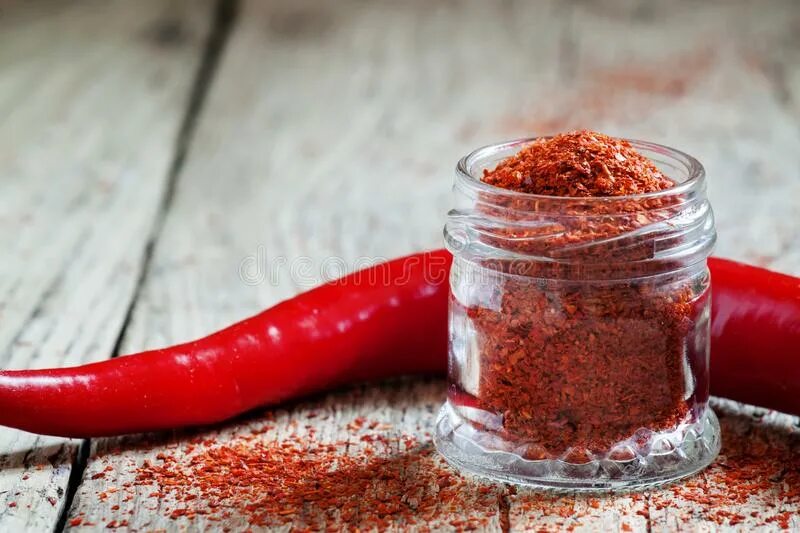 Добавив перец и лист. Перец чили ground. перец чили тайский жгучий молотый ground hot chili 100 гр. красный перец чили в стеклянной баночке. кайенский перец баночка.