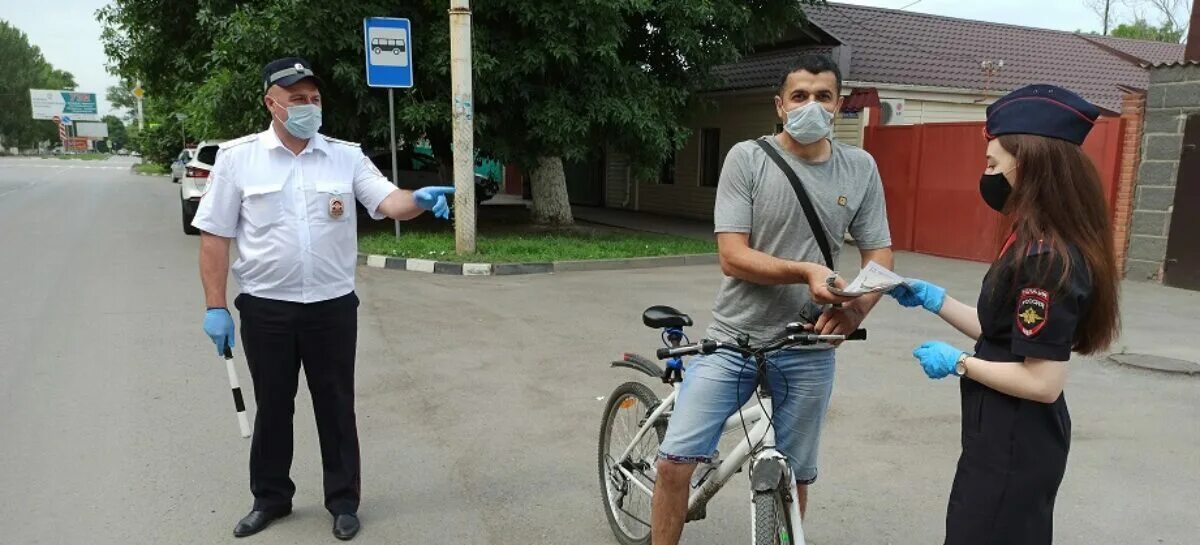 Полиция сальск. Декадник безопасности дорожного движения Ростовская область. Мисюра Сальск ДПС. Сотрудники ДПС Сальск. Сотрудники ГИБДД Сальск.