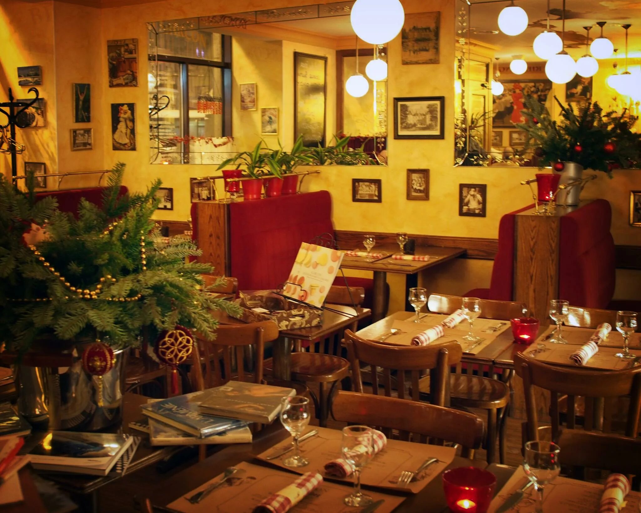 Garçon пекарня. Пикси гаврош гарсон. Гарсон адреса. Гарсон адреса. Стрижки гарсон боб.