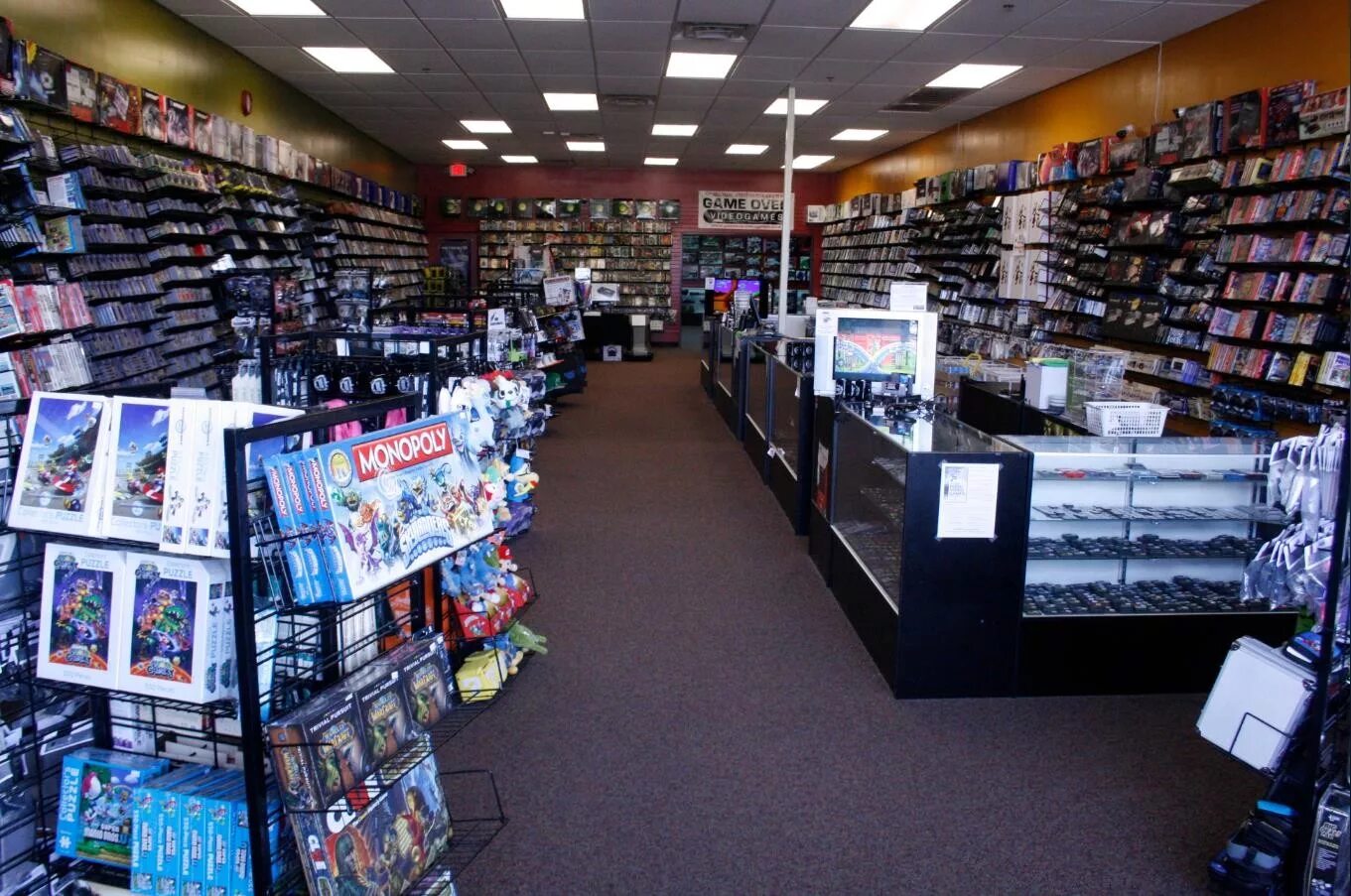 Buy games store. Геймс шоп. Игровой магазин видеоигр. Клип геймстоп 2005 года. Гейм стор.