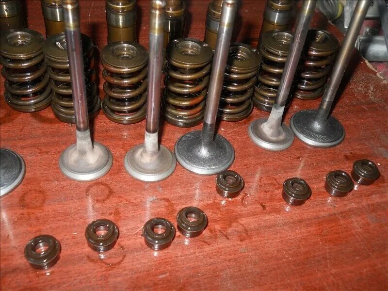 Обратный клапан гбц 21126. 5 л. 5 клапанов на цилиндр ауди. Клапана ваз 2108 1. Сколько головок клапана.