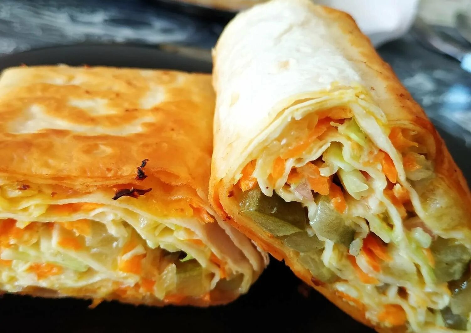 закуска в лаваше. бутерброды из лаваша. лаваш быстрого приготовления. изделия из лаваша. бутерброд в лаваше на сковороде.