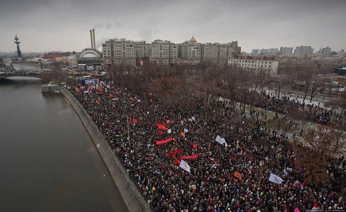 Митинг на болотной 2012. Болотная площадь митинг 2011. Болотная площадь 2012 митинг. Митинг на Болотной площади 10 декабря 2011 года. Болотная революция 2012.