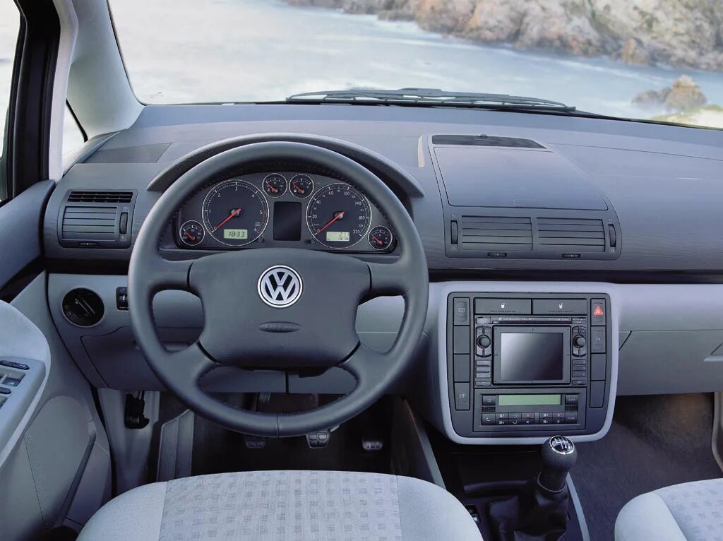Шаран 2000 года. Volkswagen Sharan 2000 салон. Фольксваген Шаран 2002г. Фольксваген Шаран 2000г. Фольксваген Шаран 2001.