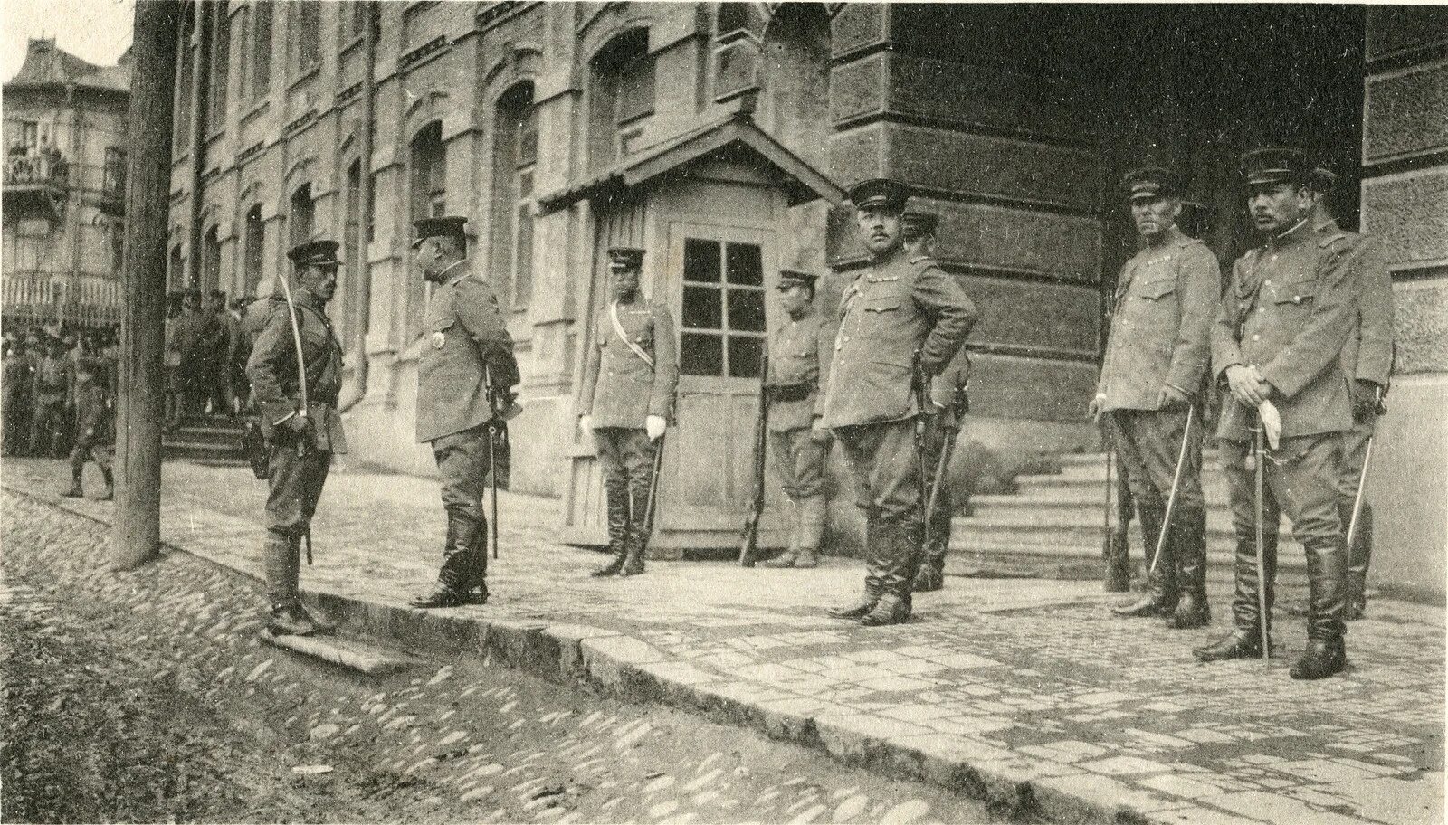 Военная и гражданская жизнь. Военная интервенция на Дальнем востоке 1918. Японская интервенция во Владивосток 1918. Штаб японской армии Владивосток 1918. Японские интервенты Владивосток 1918.