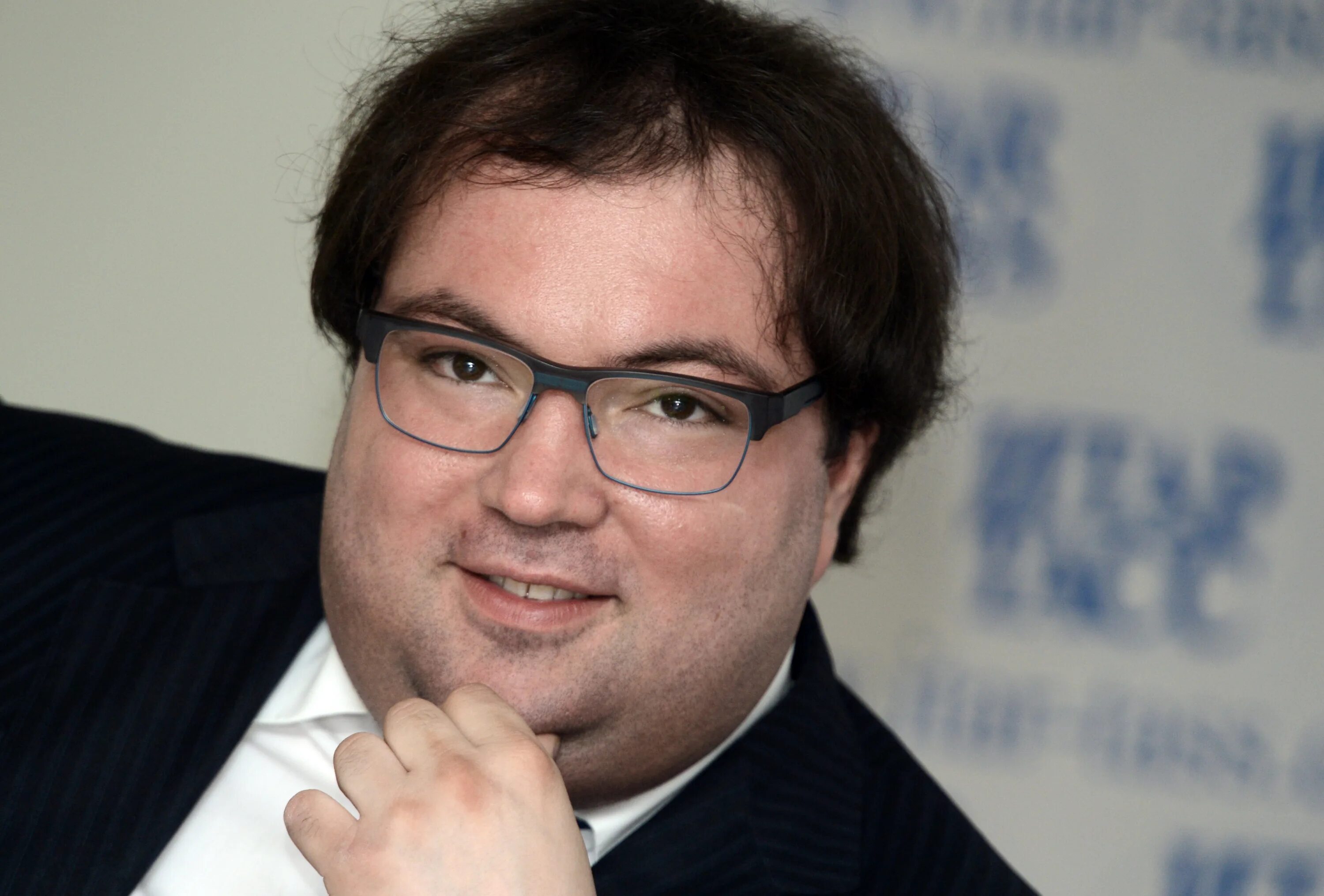 Шадаев хинштейн. Максут игоревич шадаев. Чуйченко константин анатольевич министр. Медведев и никифоров. Максут игоревич шадаев.