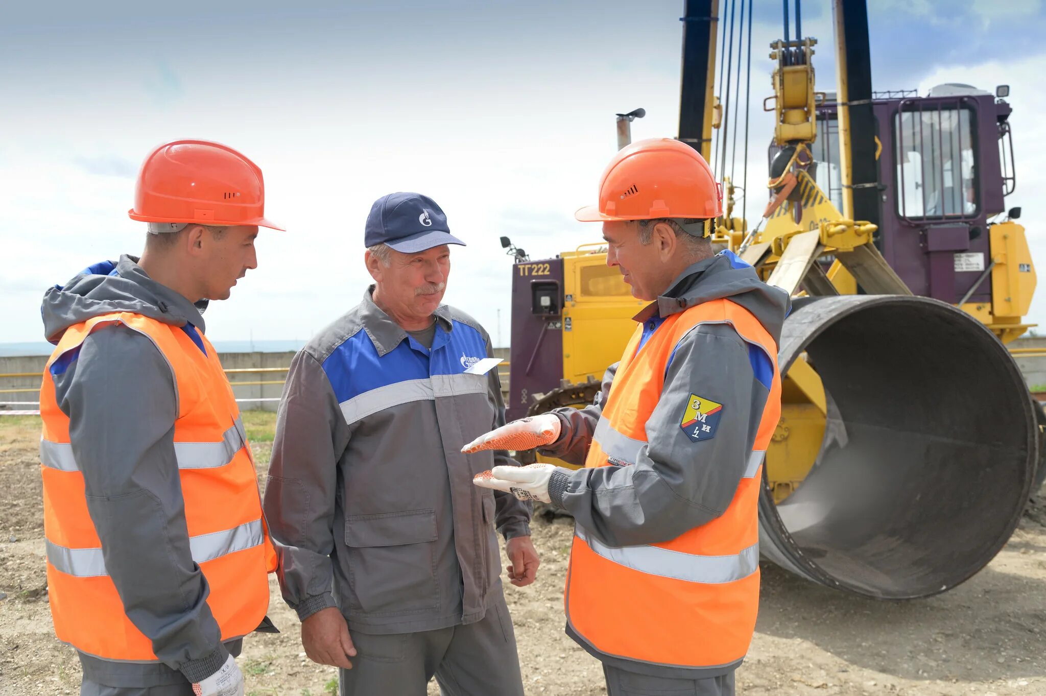 Komatsu d355 трубоукладчик. Работа машинист трубоукладчика от прямых. 80 трубоукладчик. Машинист трубоукладчик профессия. Машинист трубоукладчика komatsu.