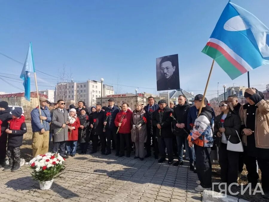 День республики саха якутия 27 апреля. Памятники России. День образования Якутии. 27 Апреля в Якутии. День Республики Якутия 27 апреля.