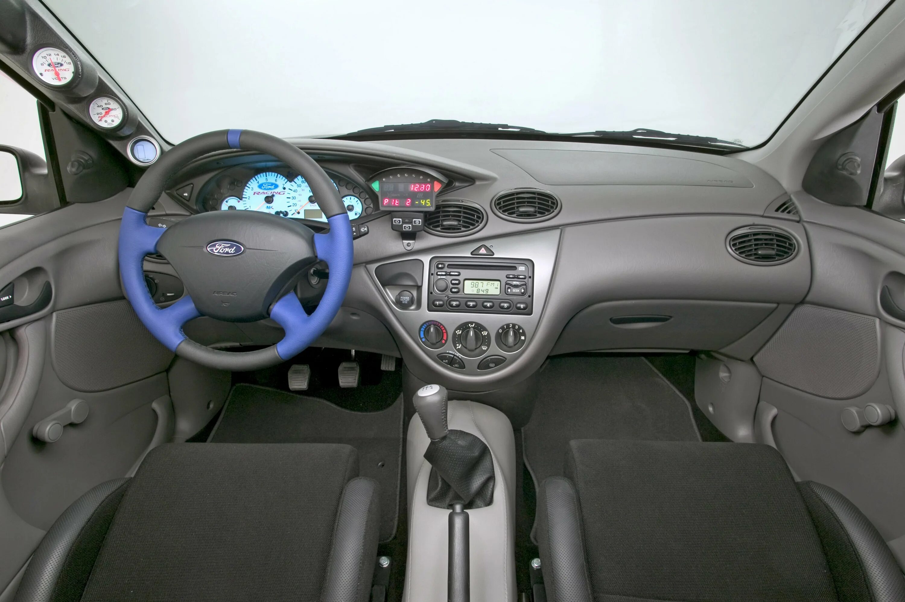 Торпеда 2004. Ford Focus 1 Interior. Ford Focus 1 торпеда. Ford Focus 1 салон. Ford Focus 1 панель.