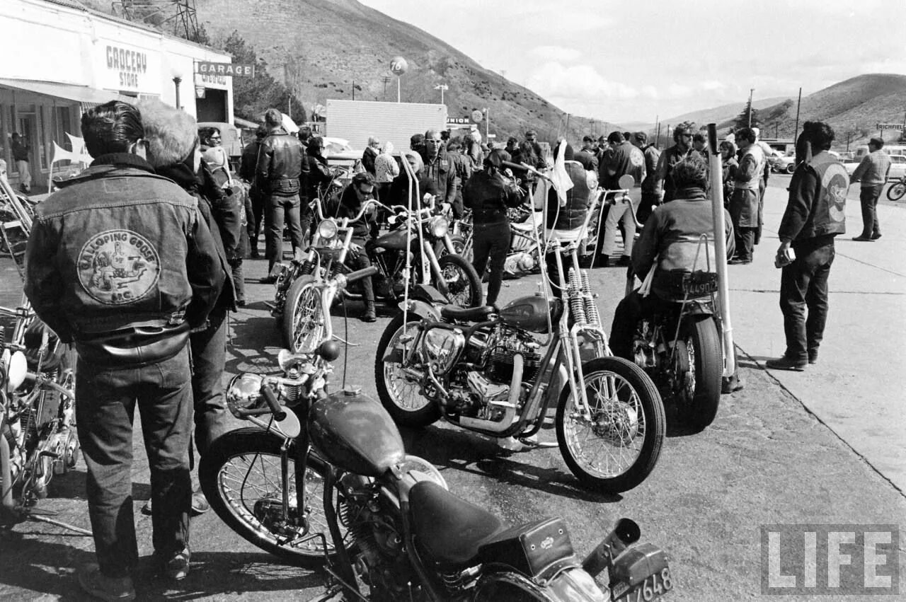 Bike of hell. Hells Angels 1950. Байкеры ангелы ада США. Hells Angels MC 1960. Ангелы ада 1965.