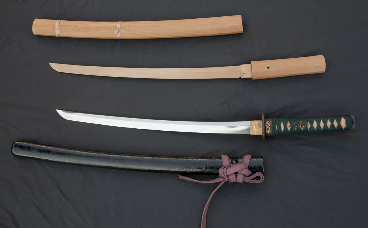 Короткий японский меч. Японский меч вакидзаси. Вакидзаси, (сёто, кодати). Меч ширасайя вакидзаси. Катана и вакидзаси.