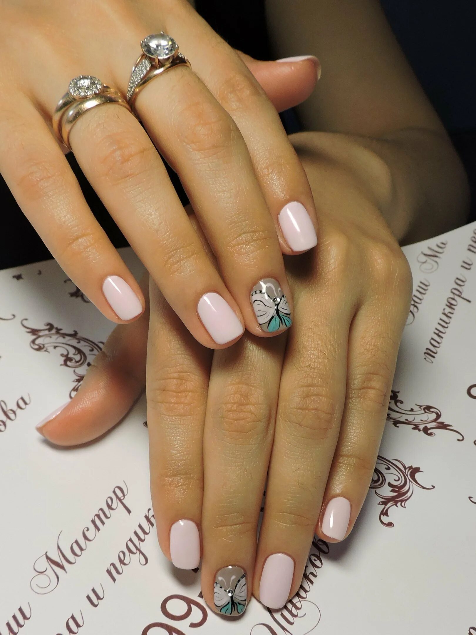 гель лак для ногтей. маникюр на каждый день. однотонный маникюр. ногти шеллак. шеллак на средние.