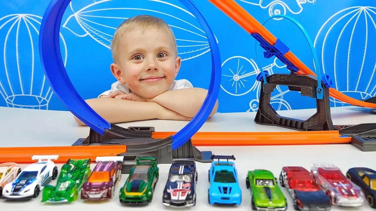 Hot wheels дети играют. Даник хот Вилс. Хот Вилс носики Курносики. Машинки для детей хот Вилс Даник. Дети играют в машинки.