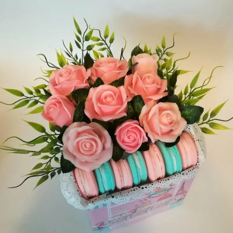 Букеты из мыльных роз в коробках. Букеты из мыльных роз в коробке. Цветочная композиция в коробке. Композиция из мыльных цветов. Букеты из мыльных роз в коробках.