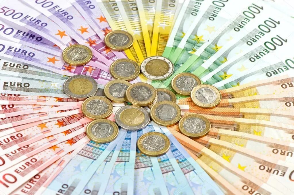 Деньги доллары евро. Деньги евро. Евро валюта. Монеты и купюры. Евро купюры и монеты.