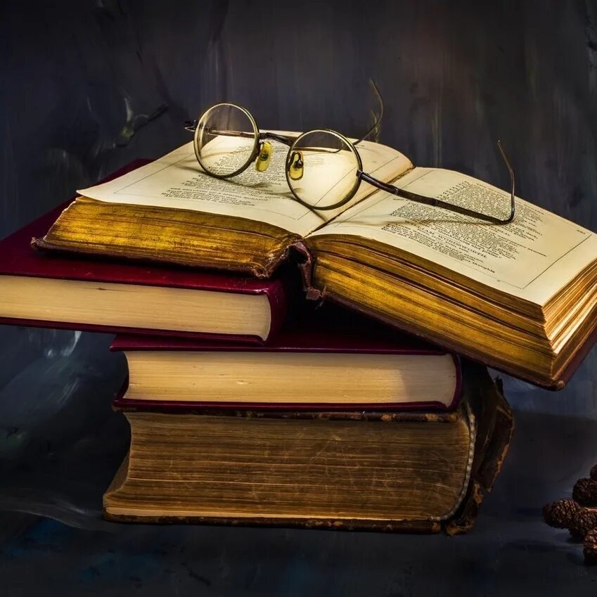 Литература картинки. Красивые книги. Стол «книга». Старые книги. Знания мудрость.
