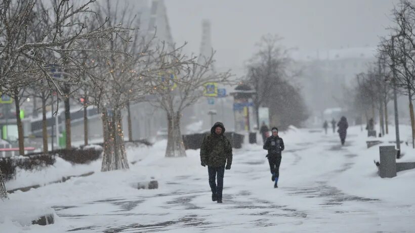 В москве будет метель. Метель в москве. сильная метель в москве. снегопад москва метель. снежная буря в москве.