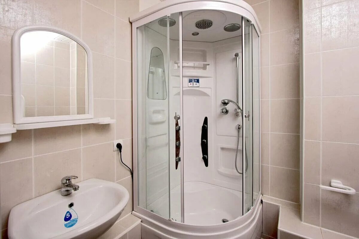 Compact Bachelor Haven in Moscow by M2 Project (34) HomeDSGN Bathroom design, La