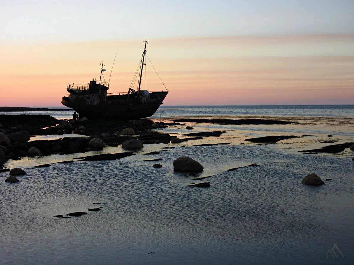 Судно на белом море 5. Полуостров рыбачий корабль. корабль баренцево море. балтийское море рыбачий. баренцево море эстетика.