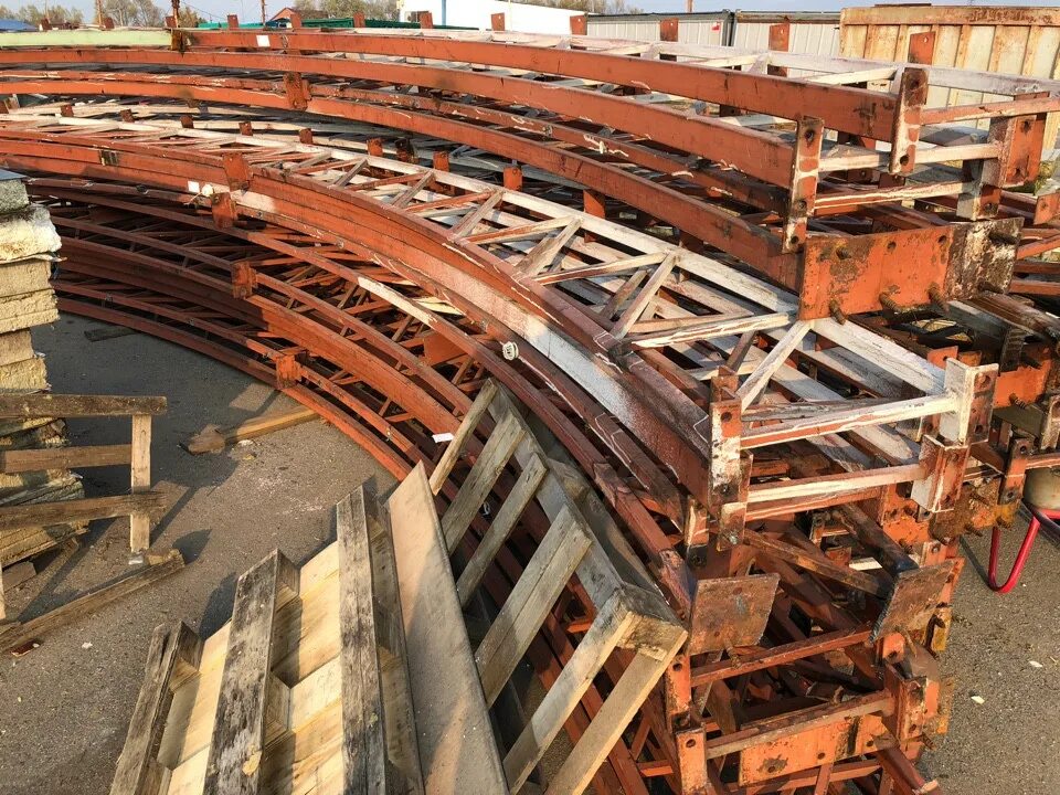 Демонтаж металлоконструкций фото. Типовой арочный ангар 10х30м. Каркас бу. Каркас бу. Каркас теплиц бу.