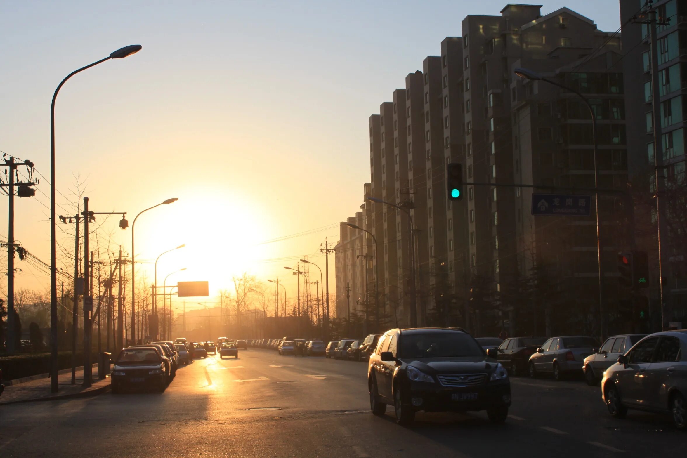 Звук улицы утром. Пустой город. Утренний город. Утро в городе. Дорога в городе.