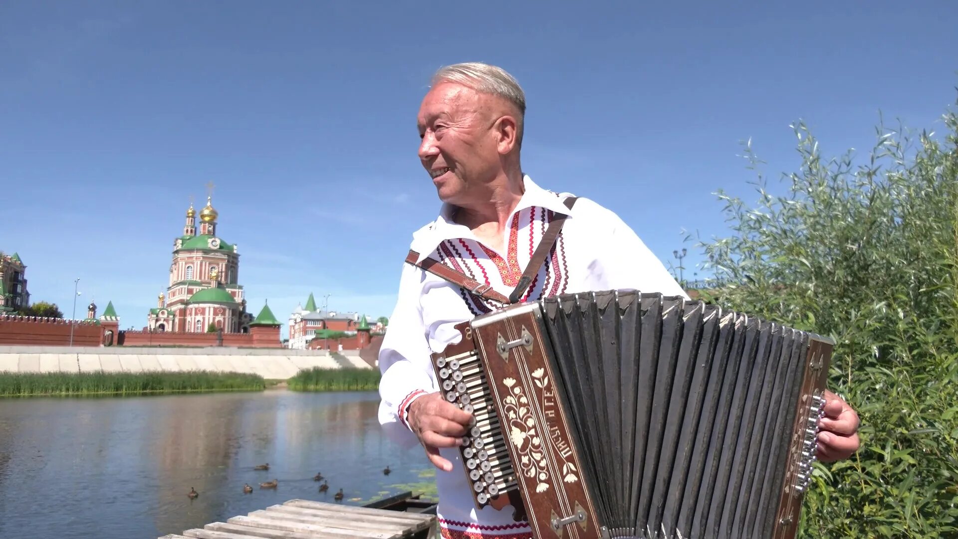 Гармошка марийская. Марийские песни гармошка. Марийская гармонь. Марийские застольные песни. Марийский гармонист.