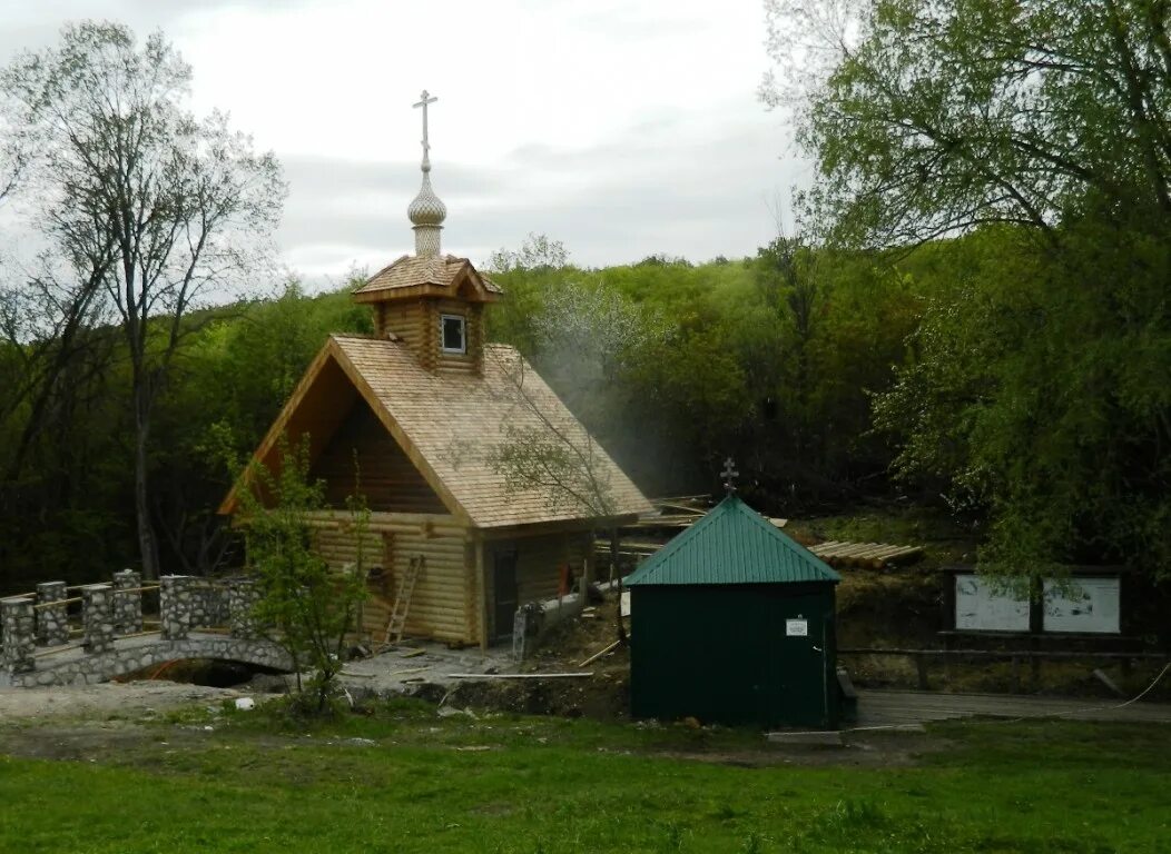 Мужской монастырь источник. Источник св Ильи Подгоры. Источник Святого Ильи Самара Подгоры. Подгоры Самарская область монастырь. Самарская лука источник Ильи пророка Подгоры.