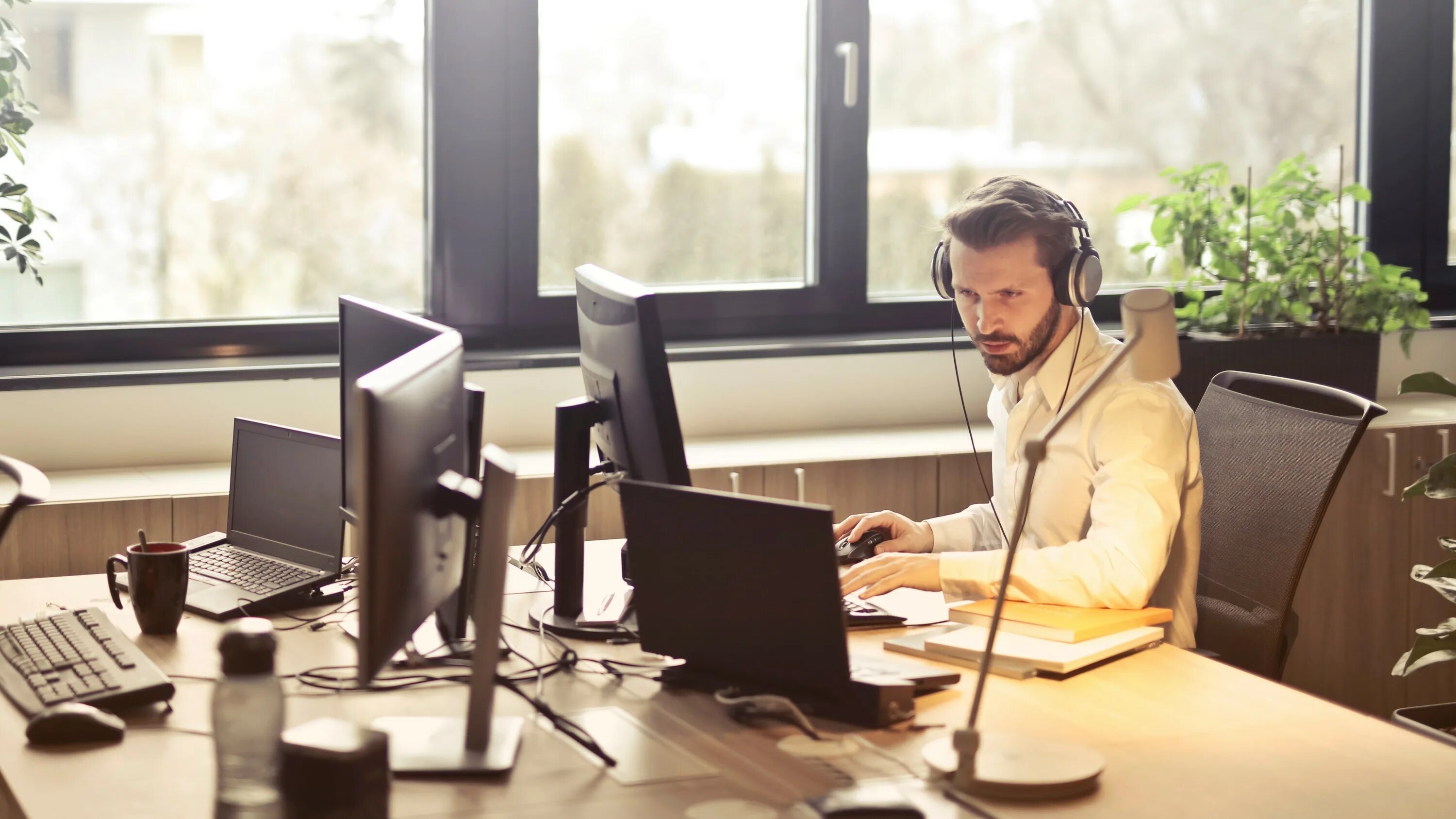 Сыщик. Agent desk. Помощник руководителя. Agent desk. Девушка на ресепшене отеля.