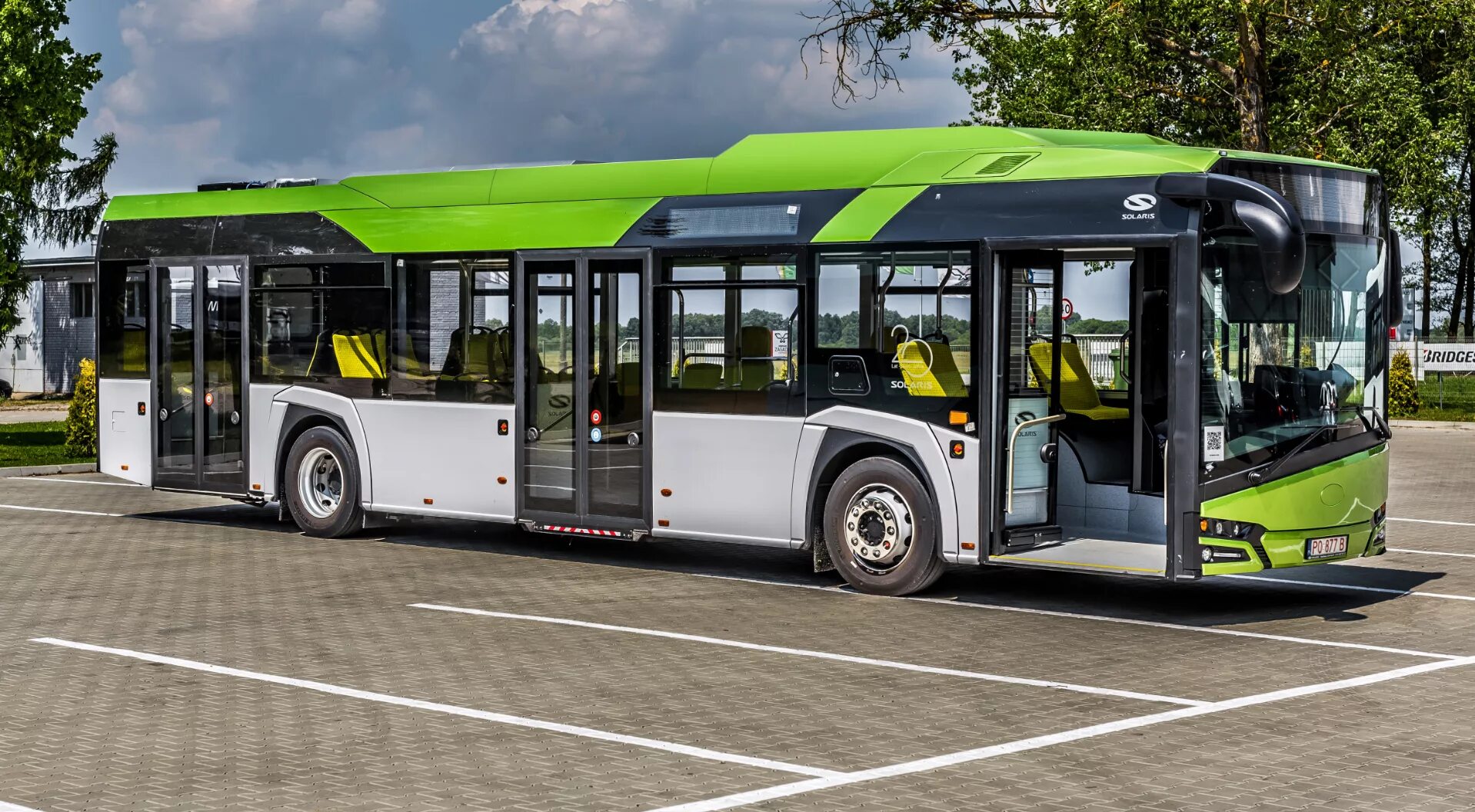 Городской автобусный транспорт. Solaris Urbino 12 Hybrid. Автобус Солярис Урбино. Электробус Solaris. Ютонг троллейбус.