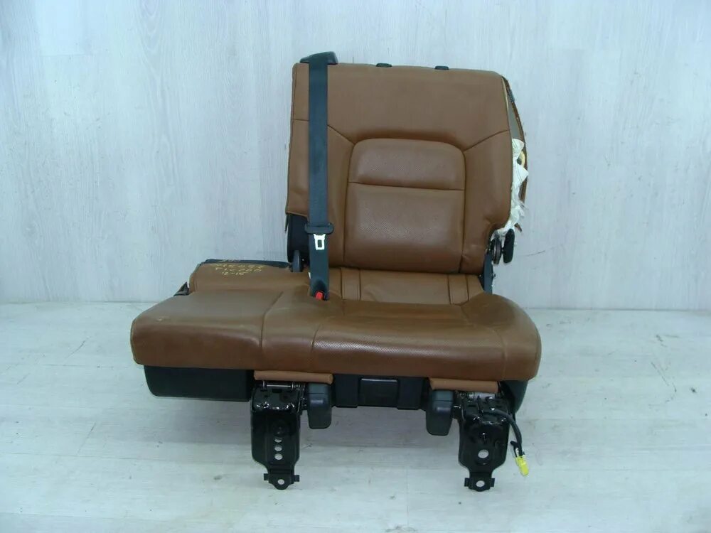 Сидения лэнд крузер. Сиденья ленд крузер 200. сиденья toyota land cruiser 200 2011. кресло ленд крузер 200. передние сидения тойота ленд крузер 200.
