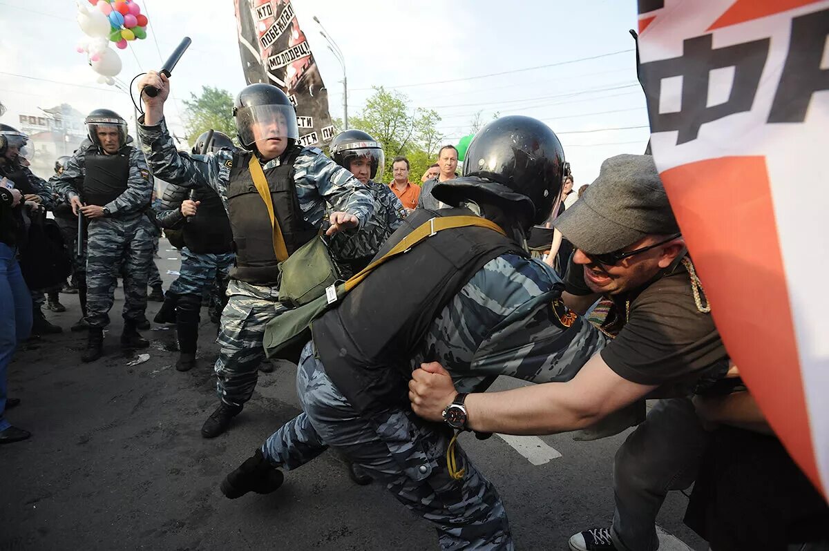 5 мая 2012 год. 6 Мая 2012 Болотная площадь. Болотная площадь 2012 столкновения с полицией. Беспорядки на Болотной площади 2012. Болотная площадь беспорядки 2011.