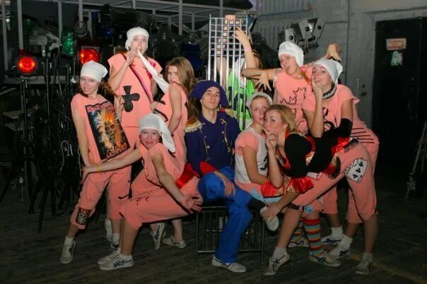 Welcome party в лаунж баре. Вне игры вечеринка афиша. Безумная вечеринка 16 глава. Безумная вечеринка. Безумная вечеринка 16 глава.