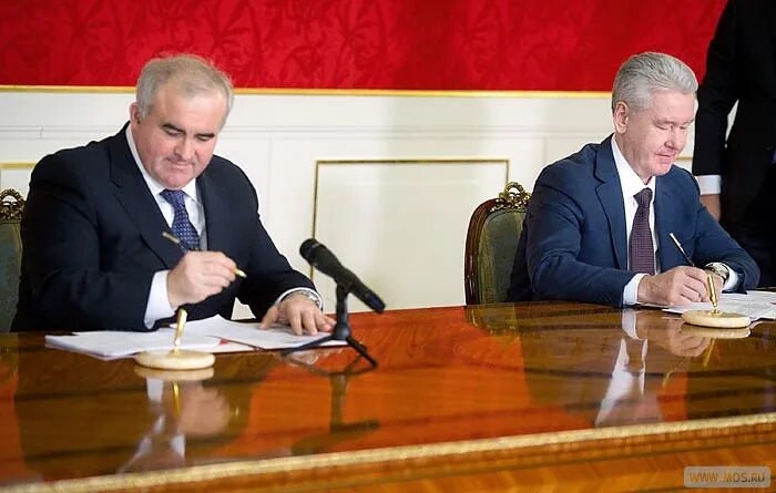 Губернатор воробьев. Депутат ростовской области 2023 года. Губернатор московской области. Для подписания и сотрудничества. Администрация губернатора новгородской области фото.