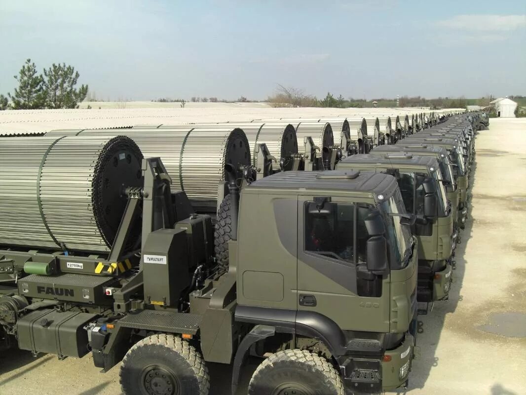 Войска связи. Р 406 вч радиорелейная станция. Оперативное развертывание. Американские военные в лесу. Оперативное развертывание.