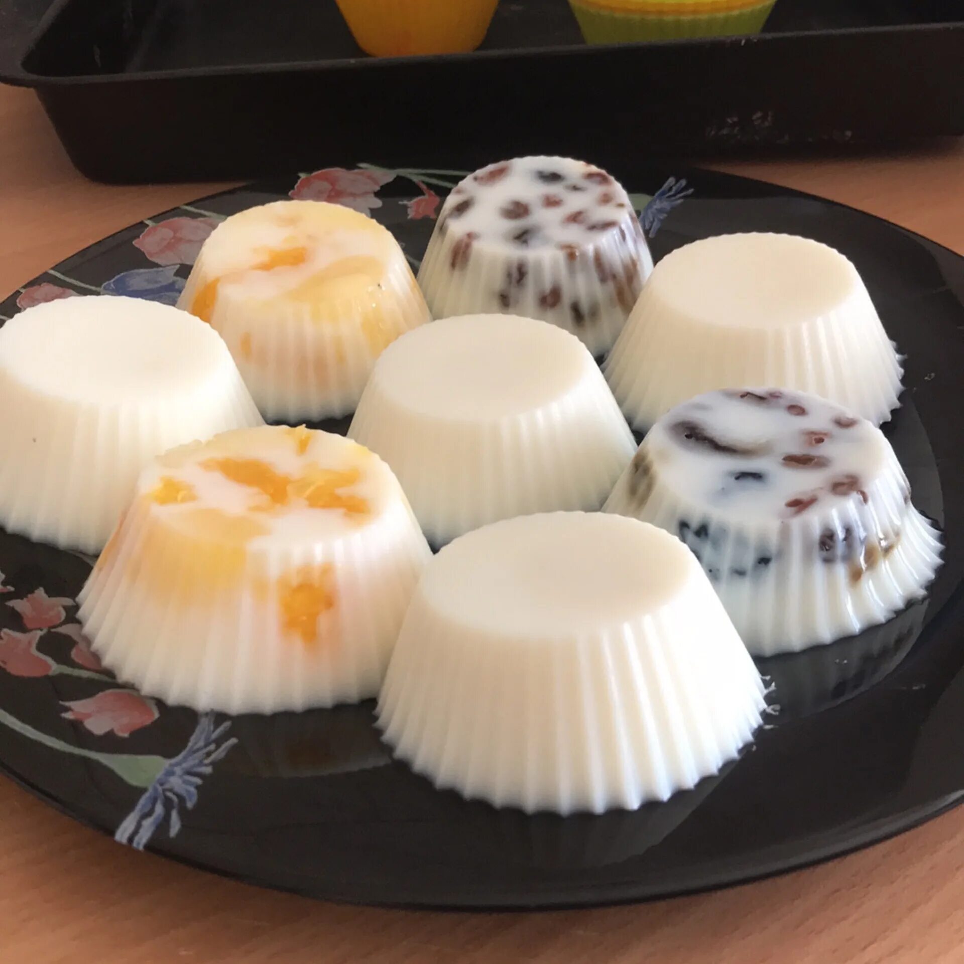 как приготовить молочное желе. десерт с желатином и молоком. десерты для детей. молочное желе из молока с желатином. как приготовить молочное желе.