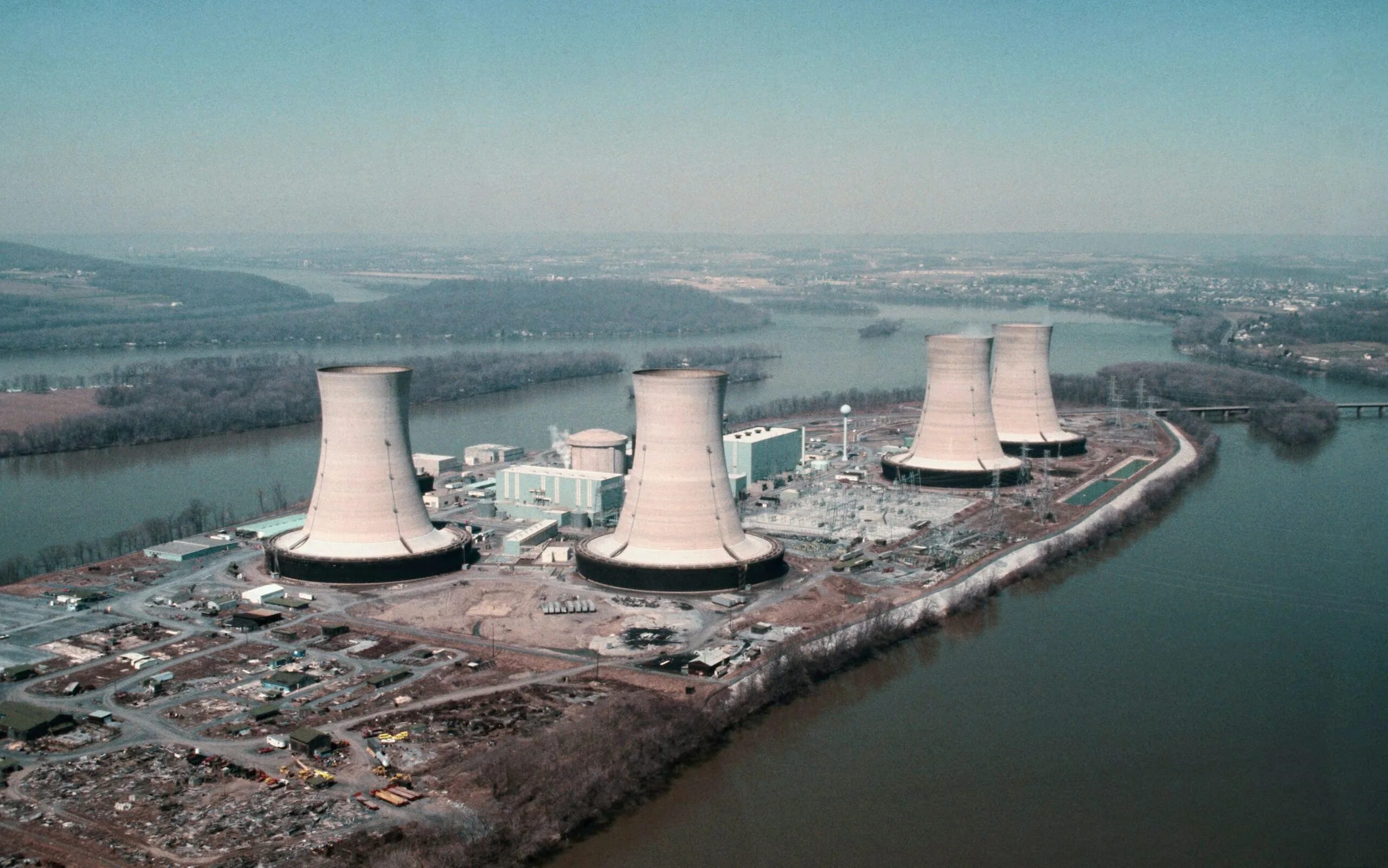 Used power plant. АЭС три майл Айленд США авария. АЭС three Mile Island. Тримайл-Айленд США 1979 Г.. Авария на АЭС три-майл-Айленд 1979 год.